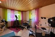 Charmantes Zweifamilienhaus mit idyllischem Naturpool