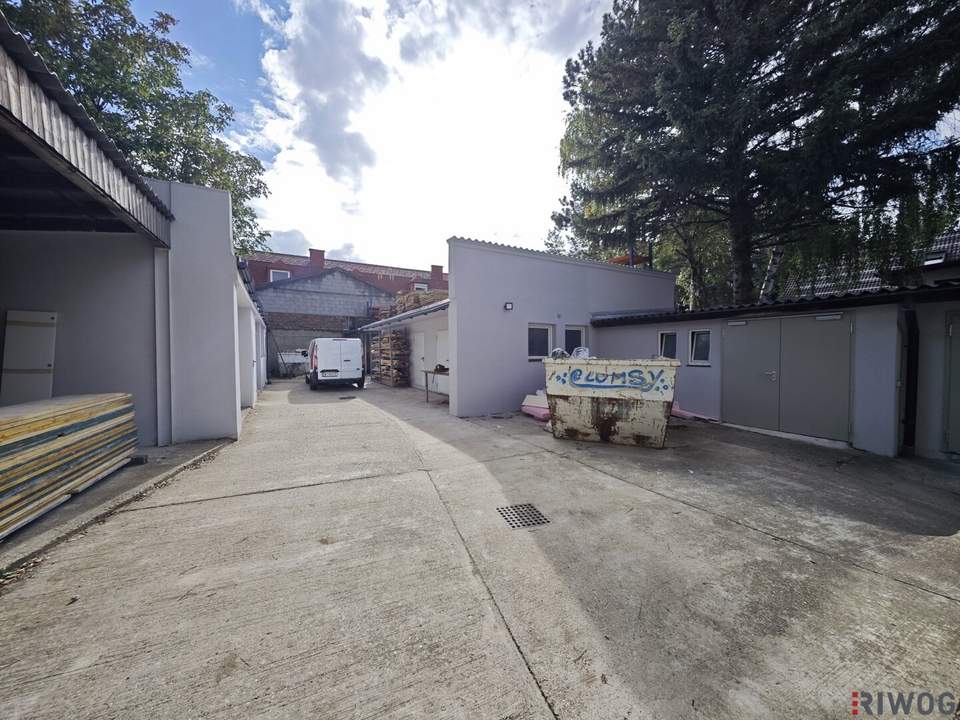 Autobahnnähe | Lagerplatz mit Freiflächen, Lagerräumen &amp; Flugdächer | ebenerdige Zufahrt | Personalräume vorhanden