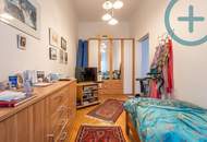 Unbefristet mit 88-jährigen Mieter: 2-ZIMMER ALTBAUCHARME