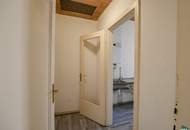 Sanierungsbedürftige Zwei-Zimmer-Wohnung direkt an der U3