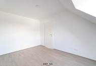 Großzügige Dachgeschoss-Wohnung in bester Lage - Provisionsfrei