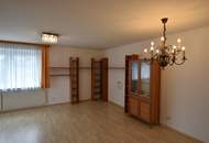 „Zentrumsnahe 3 Zimmer-Wohnung“ Mit Loggia und Carport! In begehrter, ruhiger Lage! Ca. 81 m²