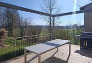Familienhaus mit Pool, 4 Garagen und Nebenflächen