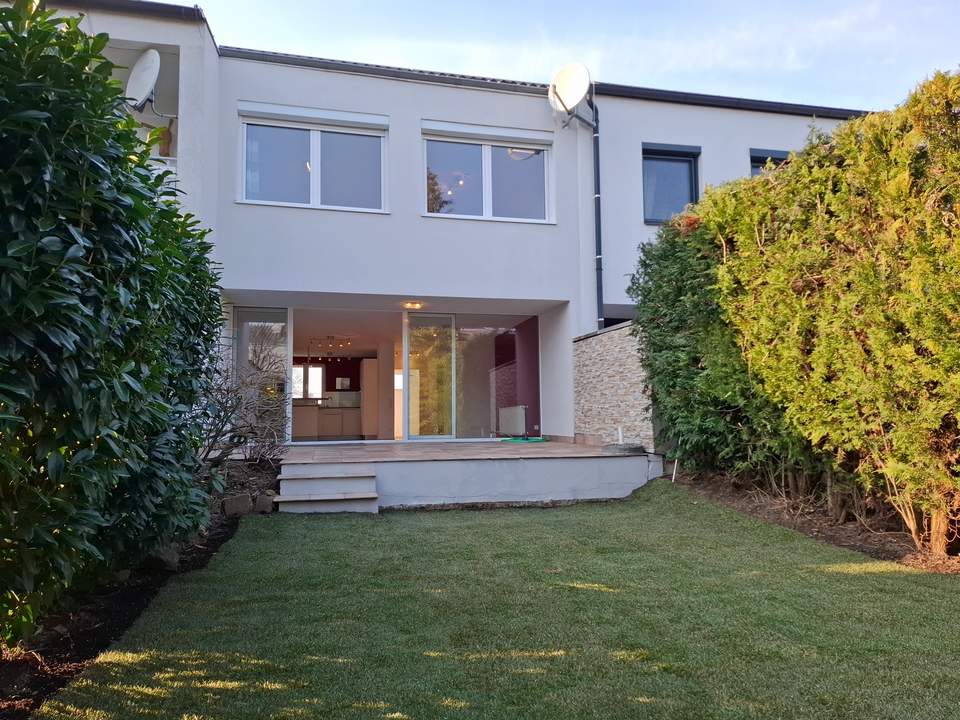 Bezugsfertiger Reihenhaustraum in absoluter Ruhelage auf Eigengrund (Provisionsfrei)