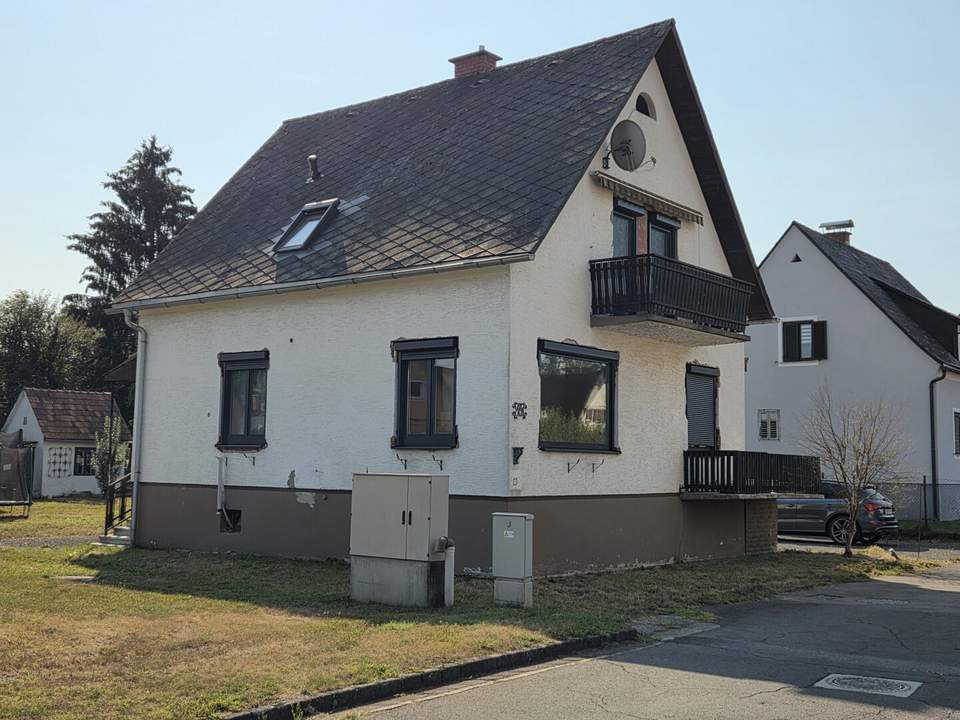 Älteres Wohnhaus mit freistehender Garage samt Nebenraum und Garten in Ruhelage