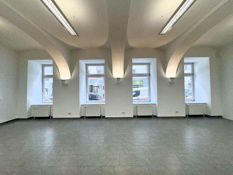 Gewerblicher Raum als Büro, Verkauf, Handel, Atelier // Commercial space as office, sales, retail, studio //