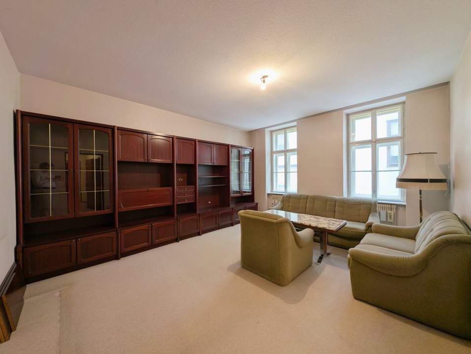 ++AG22++ 2-Zimmer ALTBAUWohnung (sanierungsbedürftig) in absoluter Bestlage!