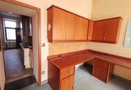 1 Zimmer Wohnung, schön geräumig und gut zu gestalten. Angenehme Lage.