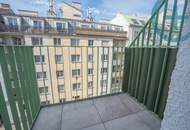 Kompakte Altbauwohnung mit Balkon