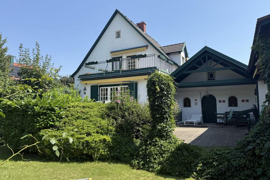 Stilvolles Haus in Bestlage von Wiener Neustadt – Großes Grundstück mit Pool, Altbaumbestand & großer Garage, Haus-kauf, 789.000,€, 2700 Wiener Neustadt(Stadt)