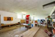 Einfamilienhaus mit großem Grundstück und Nebengebäuden