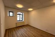 Repräsentatives Geschäftslokal am Hauptplatz von Laa an der Thaya – hell, großzügig &amp; vielseitig nutzbar