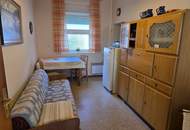Streckhof in Moschendorf, 5 Zimmer, Wohnfläche 116 m², große Lagerflächen in den Nebengebäuden, 95.000 €