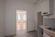 ++Airbnb++ Renovation-Required 2-Room Apartment in Excellent Location