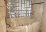 Wohnjuwel mit 4 Zimmern, Balkon und Schlossblick Barrierefrei, in zentraler Lage, mit Tiefgarage und Balkon und vielen Extras!