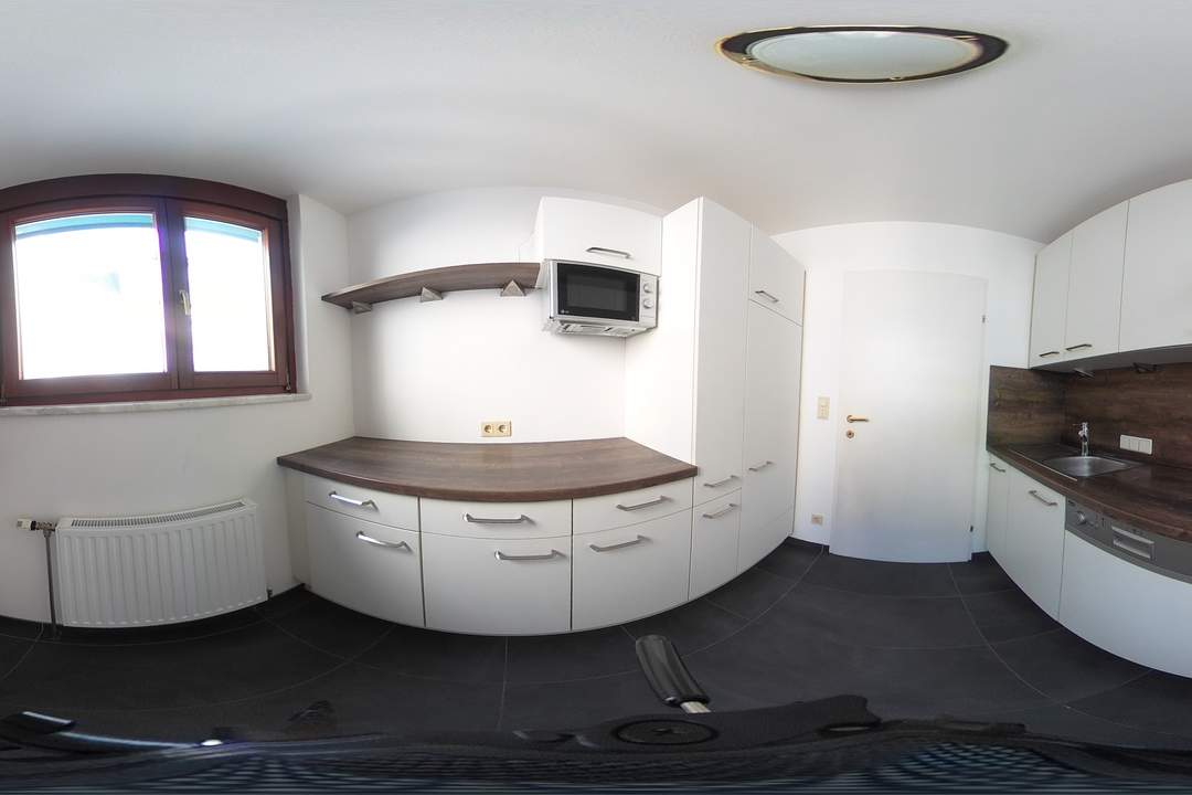 "2 1/2 Zimmer Wohnung mit KFZ-Stellplatz!"