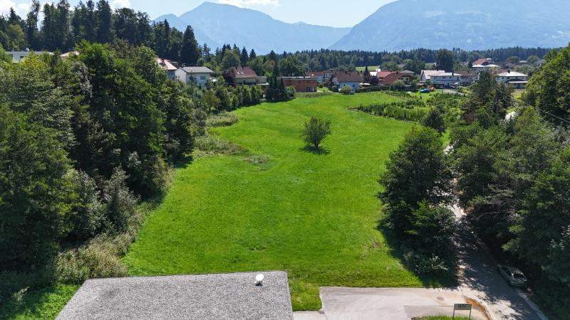 Weitläufiges Baugrundstück in friedlicher Umgebung