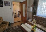 Streckhof in Moschendorf, 5 Zimmer, Wohnfläche 116 m², große Lagerflächen in den Nebengebäuden, 95.000 €