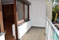 Eleganter "Retro-Style" - Großzügige, sonnige, ruhige Wohnung mit Süd-Loggia! 2 Garagenplätze!