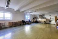 Lagerhalle mit Büros an der B1