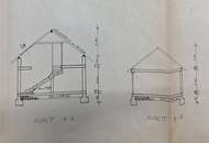 Älteres Wohnhaus mit angebauter Doppelgarage im Freiland