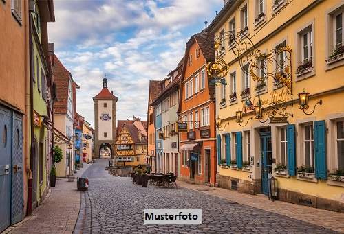 Ehemaliger Gasthof mit Wohnung mit Garagen