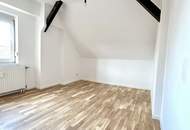 Ab September verfügbar: Geräumige 3-Zimmer-Dachgeschosswohnung mit Einbauküche zu vermieten!