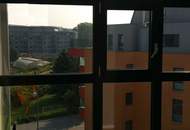 Hell, grün, ruhig und uneinsehbar + Tiefgaragenplatz = Perfekt!!