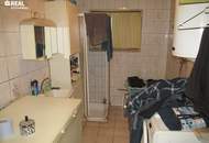 Vielseitig nutzbarer Vierseithof mit Maschinenschuppen, Stallungen, Keller und Garten