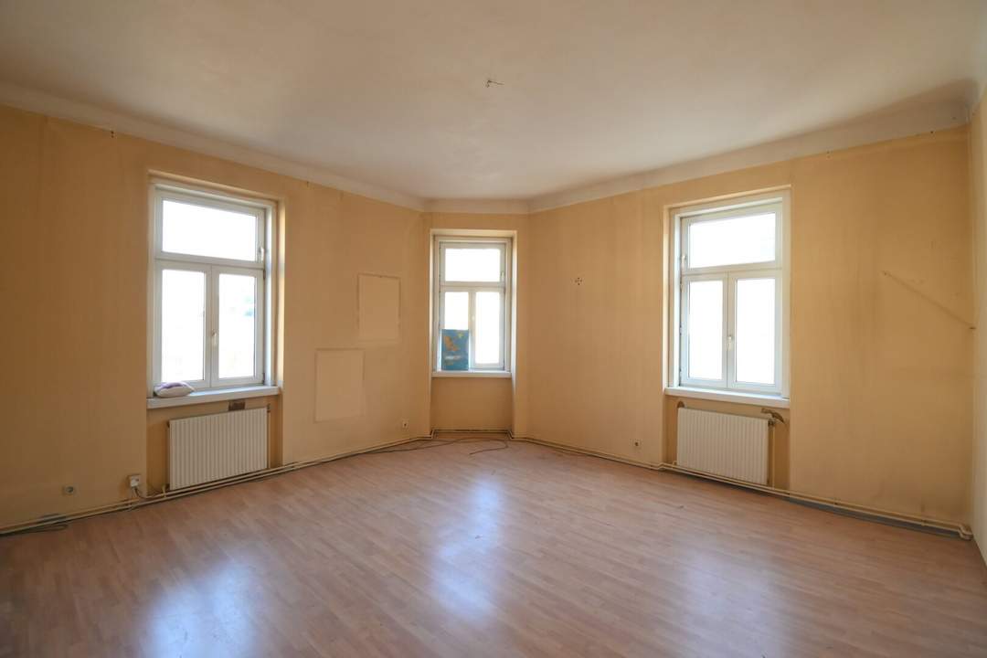 ++F22++ 4-Zimmer ALTBAUWohnung - viel Potenzial in einem fantastischem Haus