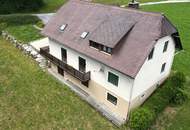 Zweifamilienhaus in ruhiger Alleinlage mit hervorragender Raumaufteilung und modernisiertem Erdgeschoss