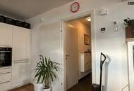 Klimatisierte Neubau-Anlegerwohnung mit 3 Zimmern, 90 m² Garten und 2 Parkplätzen in moderner Siedlung in Wasendorf