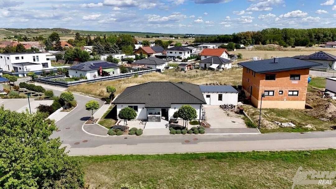 Neuer Bungalow. Garten. Terrasse. Fair im Preis.