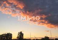 Bootshaus mit Garage, Kran, Wohnflächen und Terrassen mitten am See