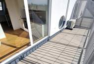 Traumblick - Ihr Logenplatz über der Stadt! Wohnen im Dachgeschoss mit WOW-Effekt! Traumhaft saniertes Altbauhaus + Hofseitige Terrasse + Tolle Infrastruktur und Anbindung + Lebensqualität pur!