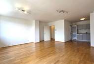 Großzügige DG-Wohnung mit großem, sonnigen Innenhof-Balkon