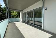 Top-Wohnung mit Riesenterrasse, Küche und Garage im Zentrum