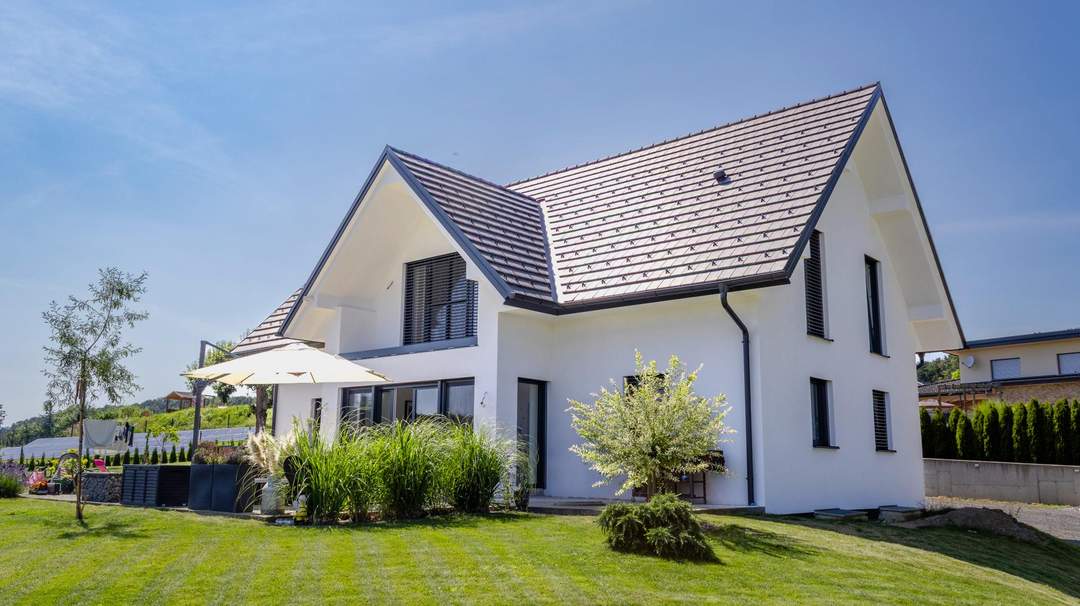 Familientraum in Massivbauweise – Stilvolles Zuhause mit Weitblick