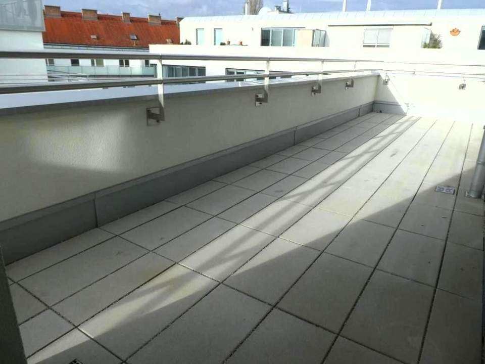 20m² TERRASSE mit toller Infrastruktur: NEUBAU 2016!!