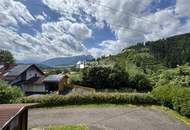 Wohnen mit Weitblick – Großzügiges Einfamilienhaus in Hanglage mit Garten und Bergblick