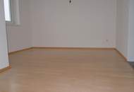 Helle 3,5-Zimmer-Wohnung mit Wintergarten, Loggia &amp; TG-Platz