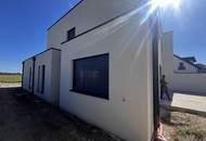 "Neu errichtete moderne Doppelhaushälfte"