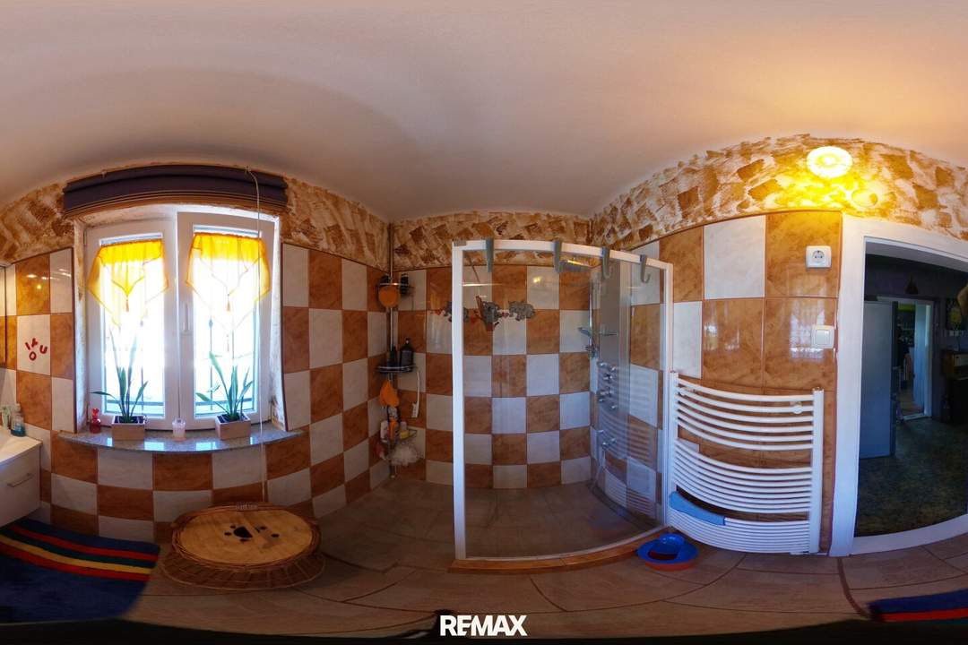 Gepflegtes Einfamilienhaus mit traumhaft großem Garten und großzügiger Garage in Bad Gleichenberg