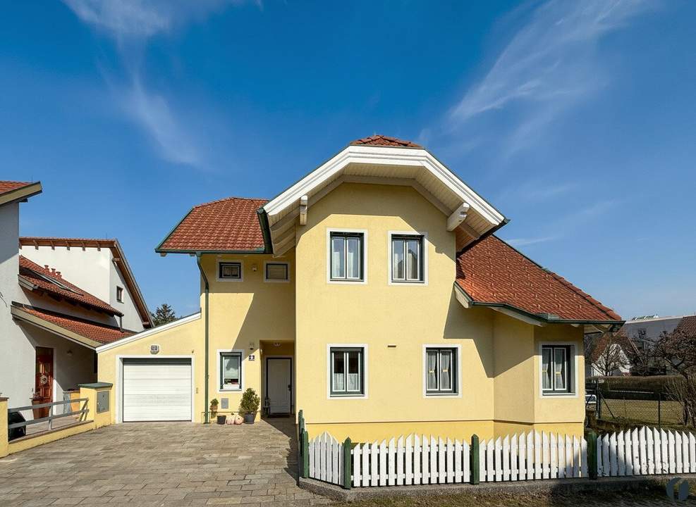 Gepflegtes Einfamilienhaus mit Pool und schönem Garten
