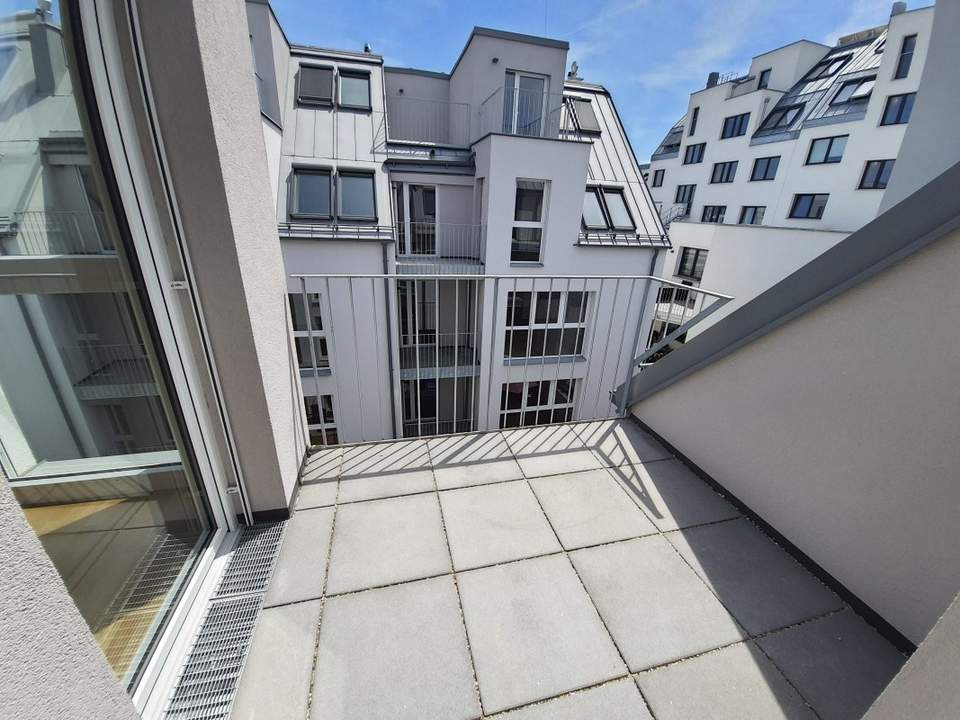 Gemütliche 2-Zimmer-Dachgeschosswohnung mit Terrasse - in der Koloniestraße!