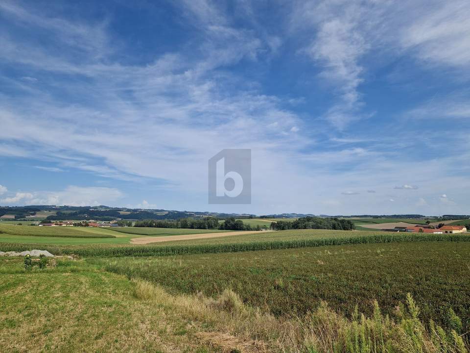 HERRLICHER AUSBLICK IN SCHÖNER RUHELAGE!