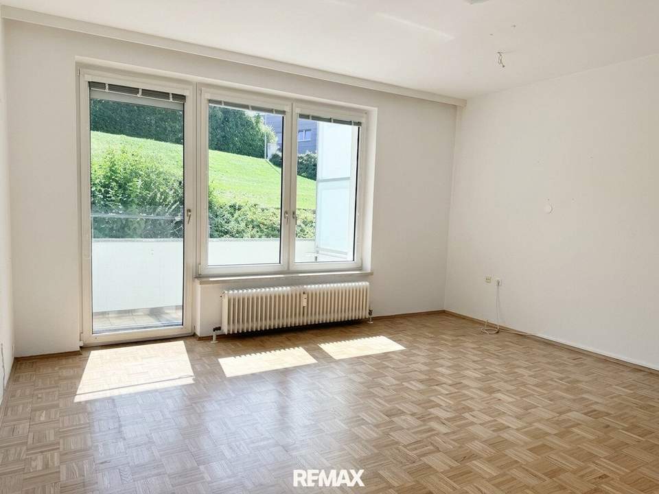 Zentrale Ruhelage * 2 Zimmer-Wohnung mit Balkon und PKW Stellplatz
