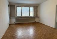 "Helle 3-Zimmer-Wohnung mit Loggia"