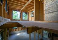 Baugrundstück mit Holzriegelprojekt im Rohbau in der Augustinerwaldsiedlung