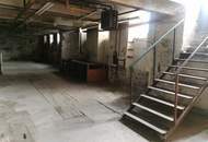 Ausstellungsraum, Werkstatt, Lager... Mietinteressenten vorhanden. Zusätzlich Wohnung oberhalb möglich.